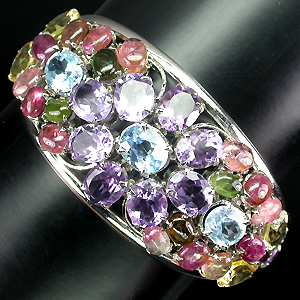 Превосходный браслет с самоцветами