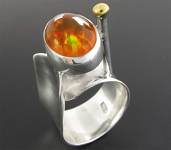 Высокое кольцо с мексиканским опалом