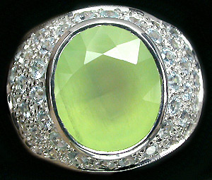 Кольцо с яблочным пренитом и топазами