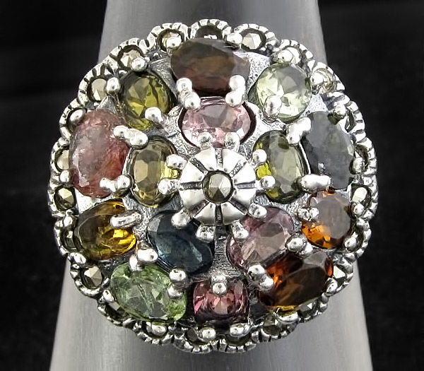 Великолепное кольцо с разноцветными турмалинами