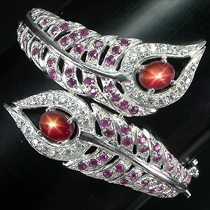 Браслет со звездчатыми и пурпурными сапфирами