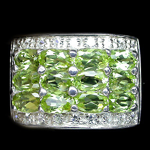 Стильное кольцо с перидотами