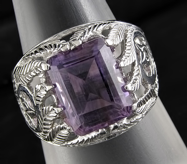 Ажурное кольцо с аметистом