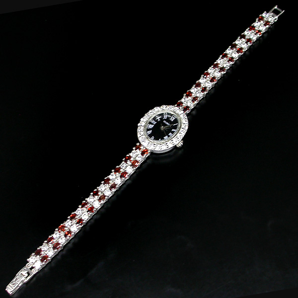 Часы на гранатовом браслете