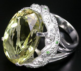 Массивное кольцо с крупным цитрином, цаворитами и бесцветными топазами Серебро 925