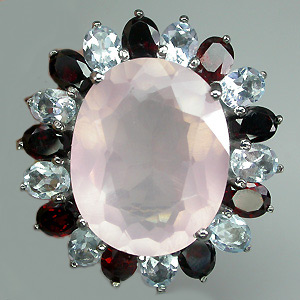 Великолепное кольцо с розовым кварцем, гранатами и топазами