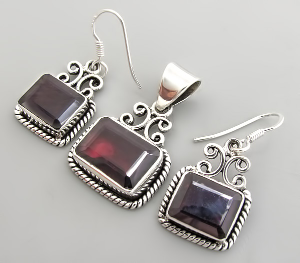 Комплект с родолитами