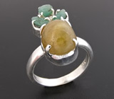 Кольцо с кабошоном желтого сапфира и изумрудами Серебро 925