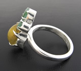 Кольцо с кабошоном желтого сапфира и изумрудами Серебро 925