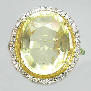 Крупное кольцо с цитрином и изумрудами