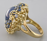 Массивное кольцо с крупным кабошоном синего сапфира и бриллиантами Золото