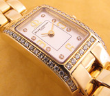 Золотые часы с бриллиантами от "Baume & Mercier" Золото