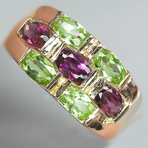 Кольцо из коллекции "Mia" с перидотами и родолитами