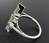 Кольцо с перидотами и сапфирами Серебро 925