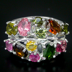 Праздничное кольцо с разноцветными турмалинами