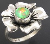 Серебряное кольцо-цветок с крупным эфиопским опалом
