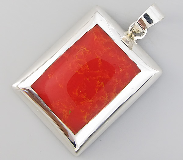 Кулон с кораллом