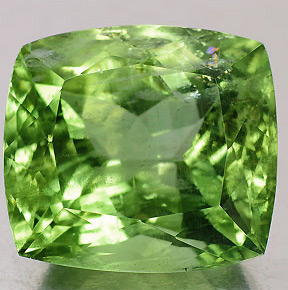 Крупный зеленый берилл 15,02 карат