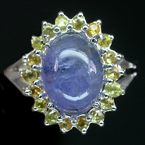 Кольцо с кабошоном танзанита и желтыми сапфирами