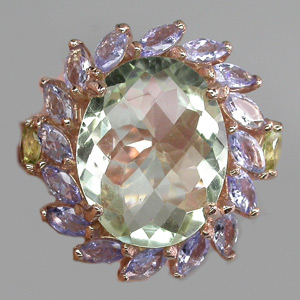 Кольцо с зеленым аметистом, танзанитами и перидотами