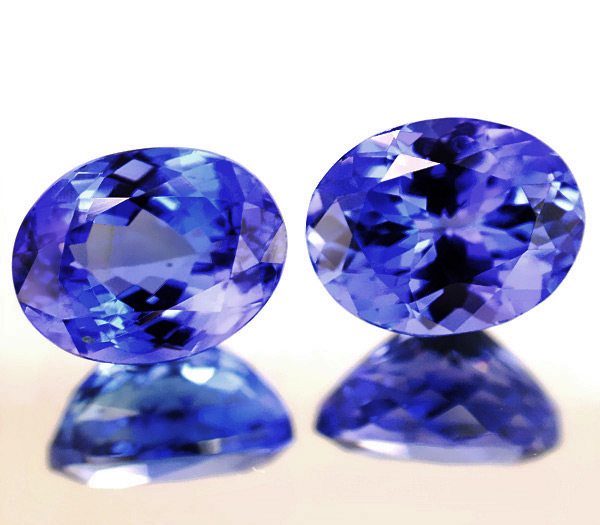 Роскошная пара крупных танзанитов 9,03 карат