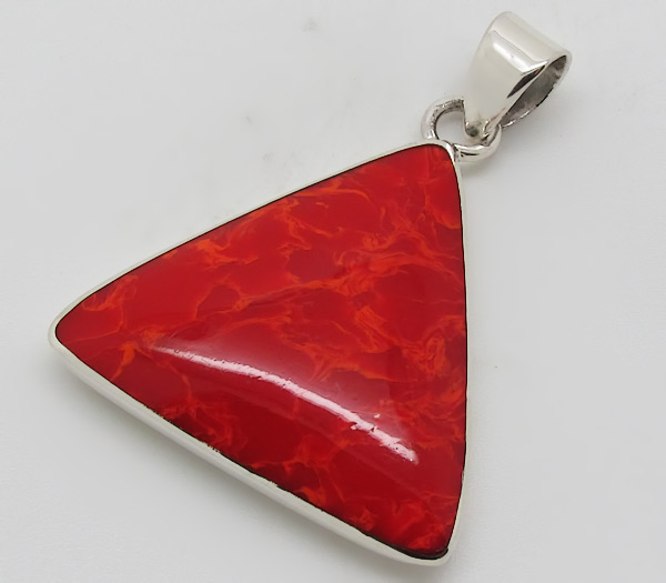 Кулон с кораллом