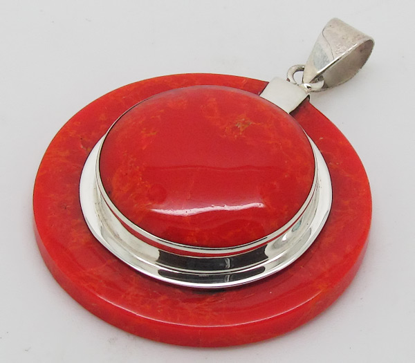 Кулон с кораллом