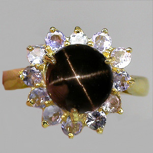 Изящное кольцо со звездчатым диопсидом и танзанитами