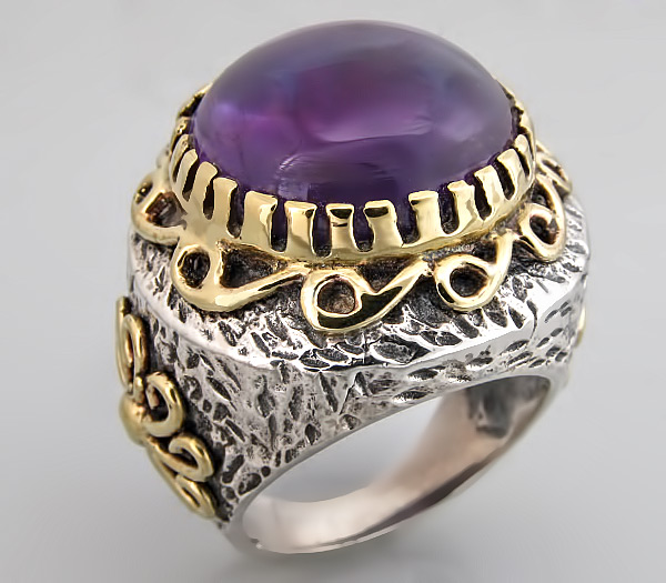 Массивное кольцо со сливовым аметистом