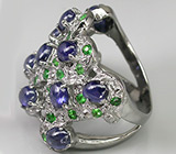 Широкое кольцо с синими сапфирами и цаворитами Серебро 925