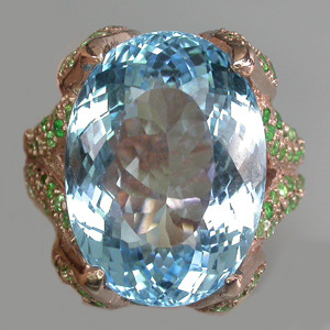 Замечательное кольцо с топазом и цаворитами