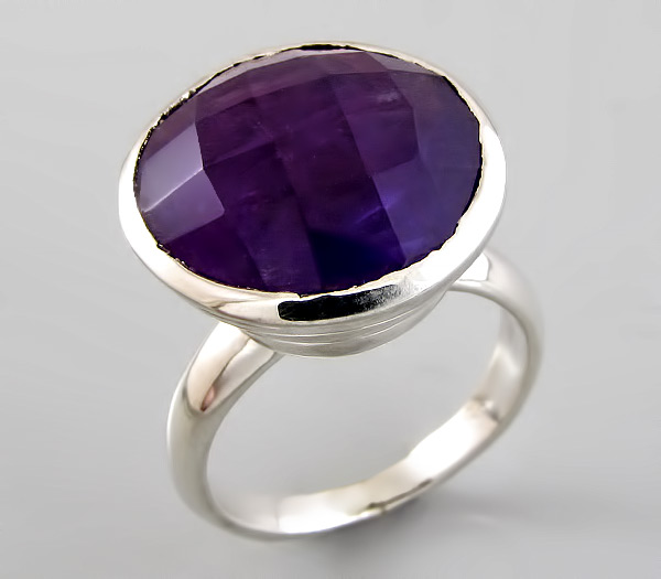 Кольцо с насыщенным аметистом