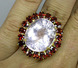 Замечательное кольцо с розовым кварцем и гранатами Серебро 925