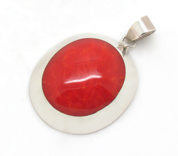 Кулон с кораллом