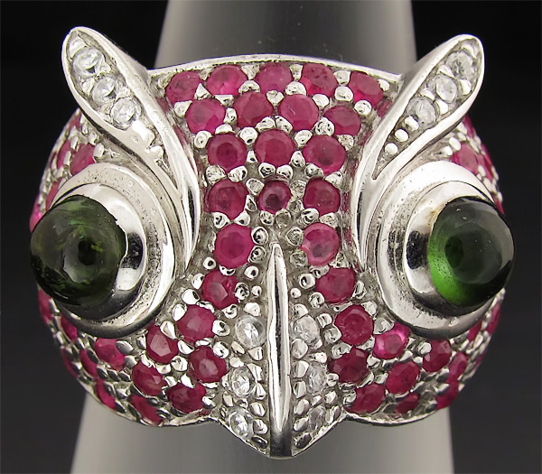 Кольцо "Сова" с кабошонами турмалинов и сапфирами