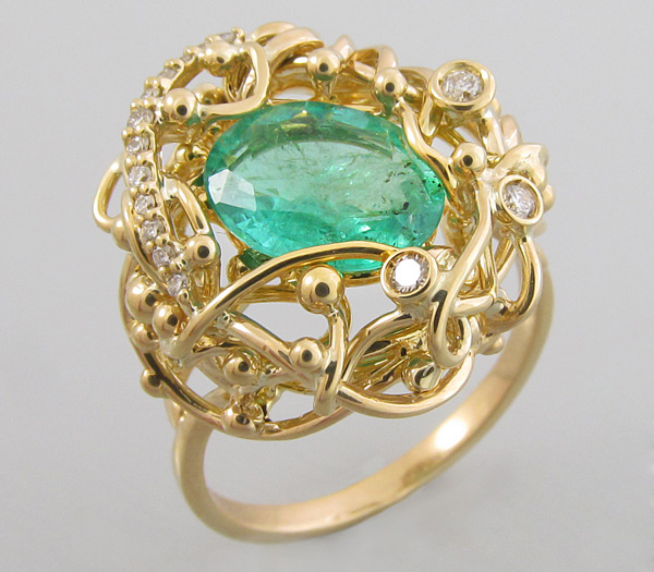 Кольцо с изумрудом и бриллиантами