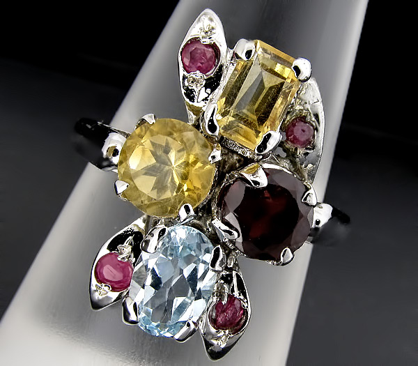 Кольцо с цитринами, гранатом, топазом и сапфирами