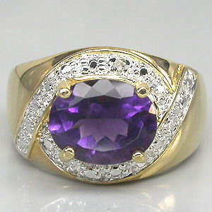 Эффектное кольцо с уругвайским аметистом