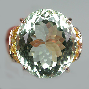 Замечательное кольцо с зеленым аметистом и золотистыми сапфирами