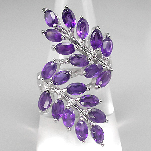 Элегантное кольцо с аметистами