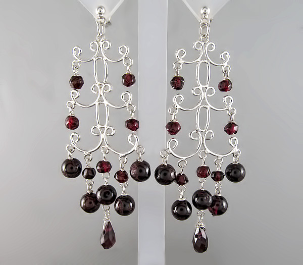 Оригинальные серьги с родолитами гранатами