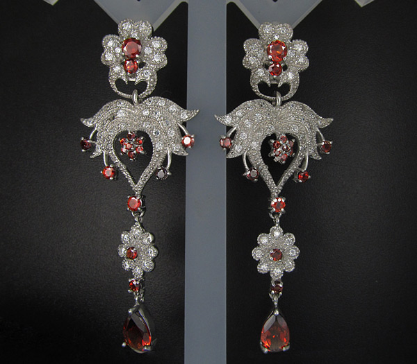Роскошные крупные серьги с гранатами