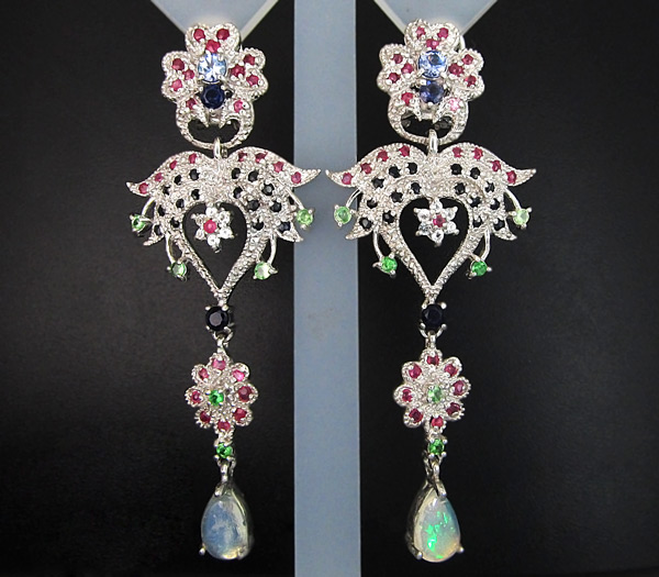 Серьги с опалами, танзанитами, иолитами, цаворитами гранатами, топазами и сапфирами