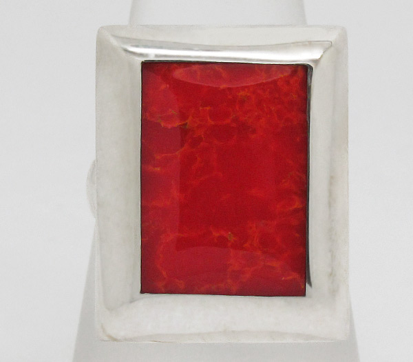 Кольцо с кораллом