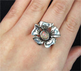 Кольцо-цветок с мексиканским кристаллическим опалом