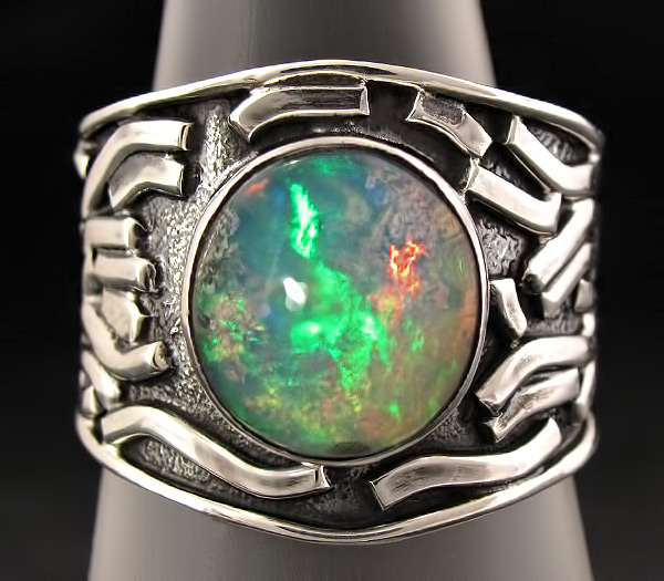 Кольцо с роскошным крупным мексиканским кристаллическим опалом