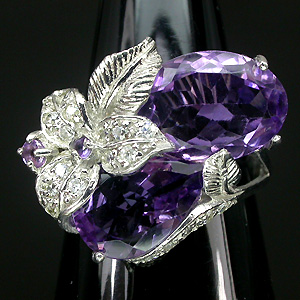 Великолепное кольцо с аметистами