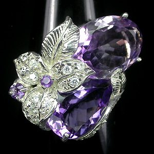 Великолепное кольцо с аметистами