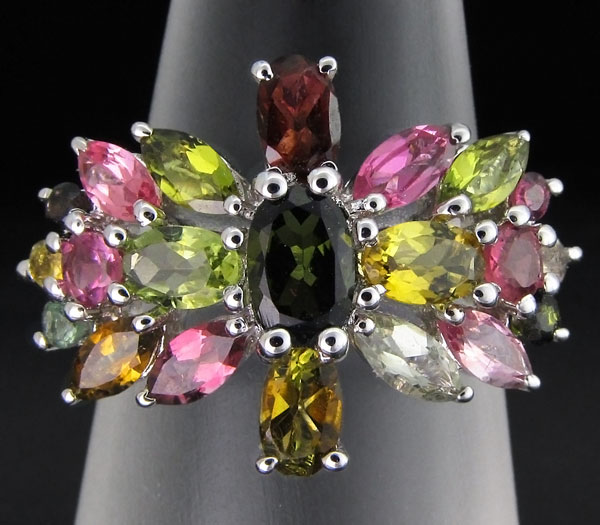 Прелестное кольцо с разноцветными турмалинами