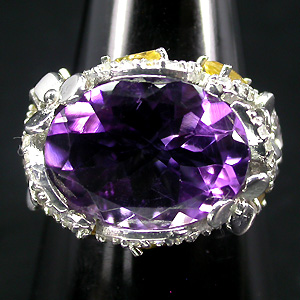 Замечательное кольцо с уругвайским аметистом и цитринами